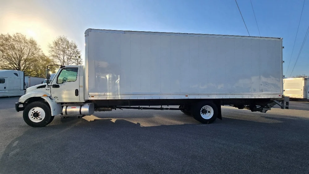 2020 International MV - image 4