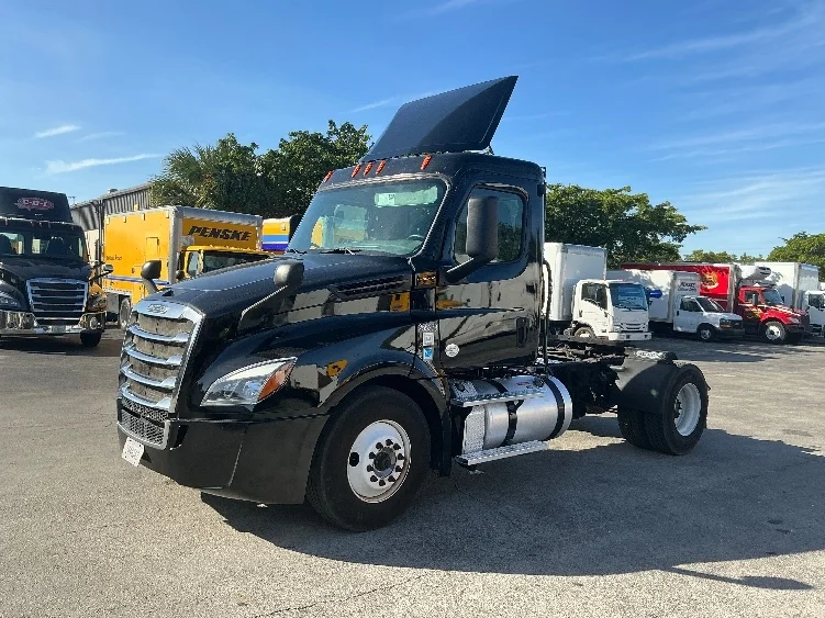 2019 Freightliner in Medley, FL — photo 3
