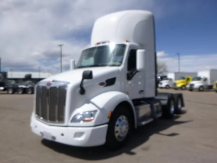 2020 Peterbilt 579 — photo 2