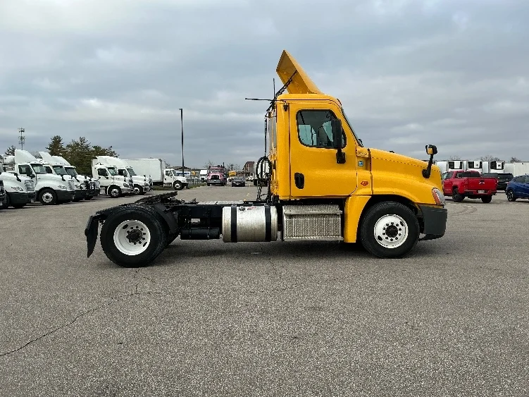 2019 Freightliner Cascadia in Piqua, OH — photo 8