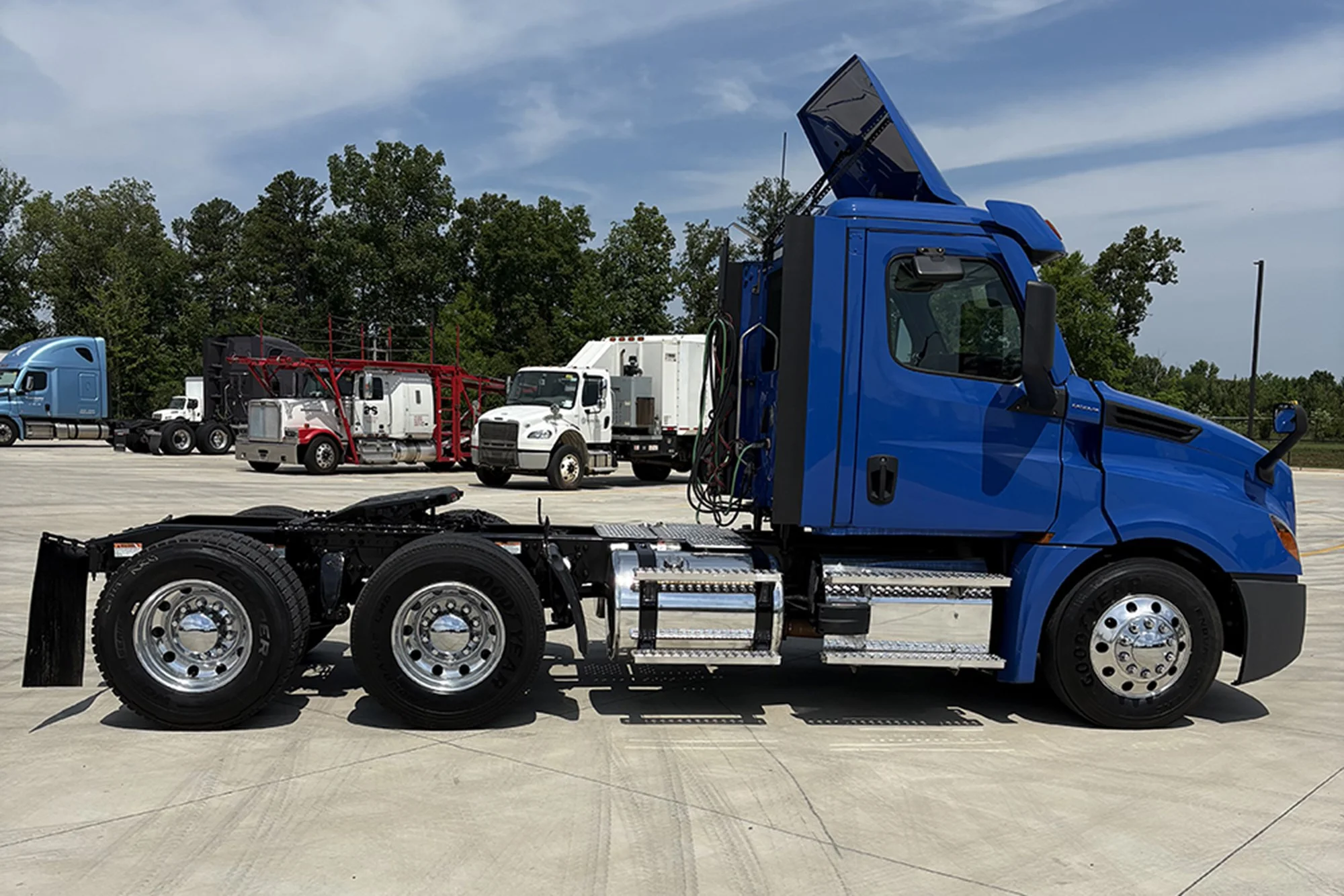 2022 Freightliner Cascadia in Charlotte, NC — photo 6