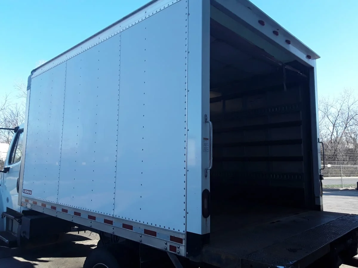 2018 Freightliner M2 106 in Kansas City, MO — photo 6