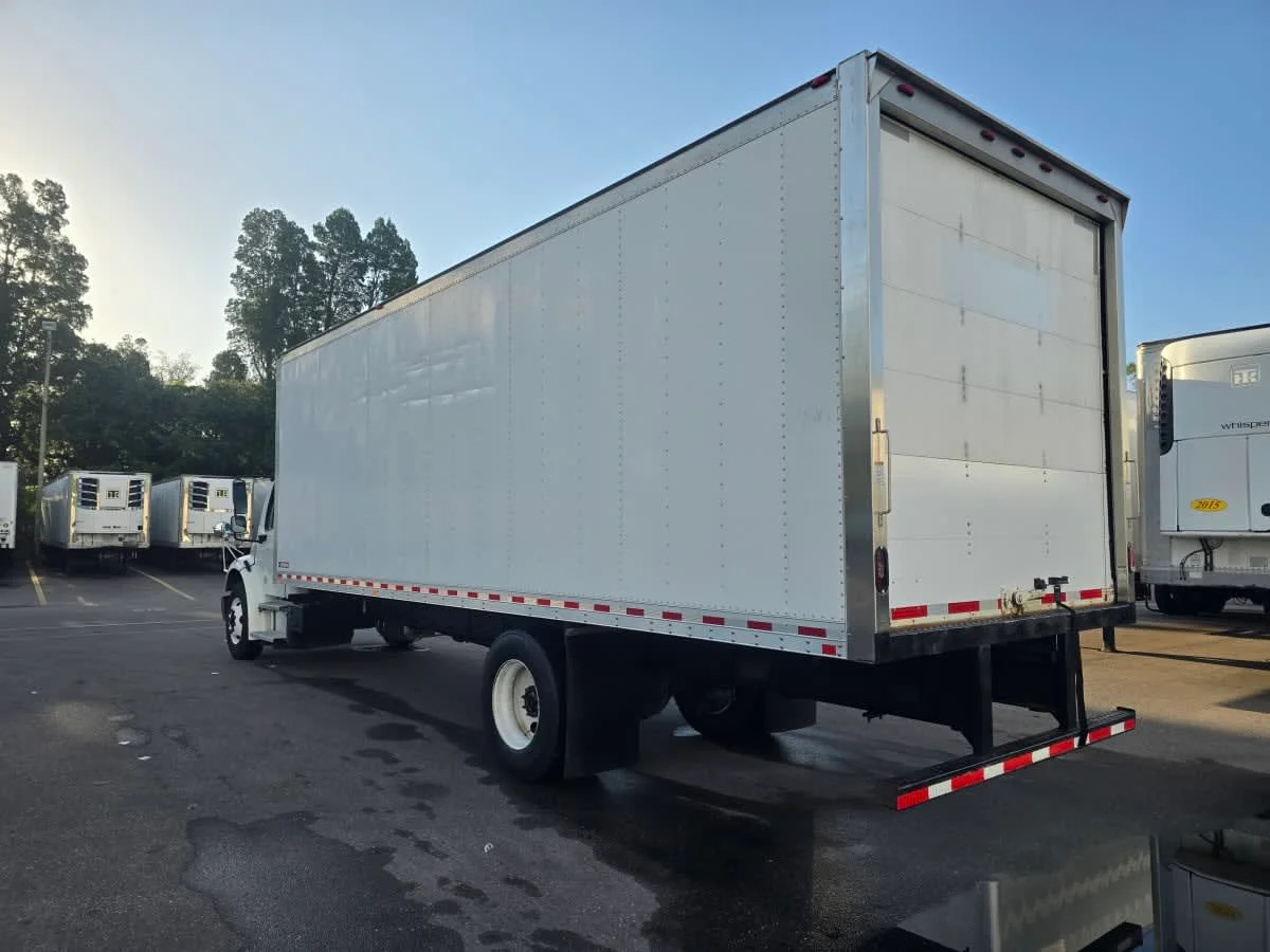 2019 Freightliner M2 106 in Tampa, FL — photo 4