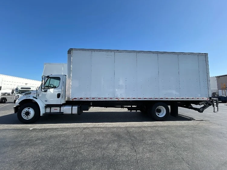 2018 Freightliner eM2 in La Mirada, CA — photo 4