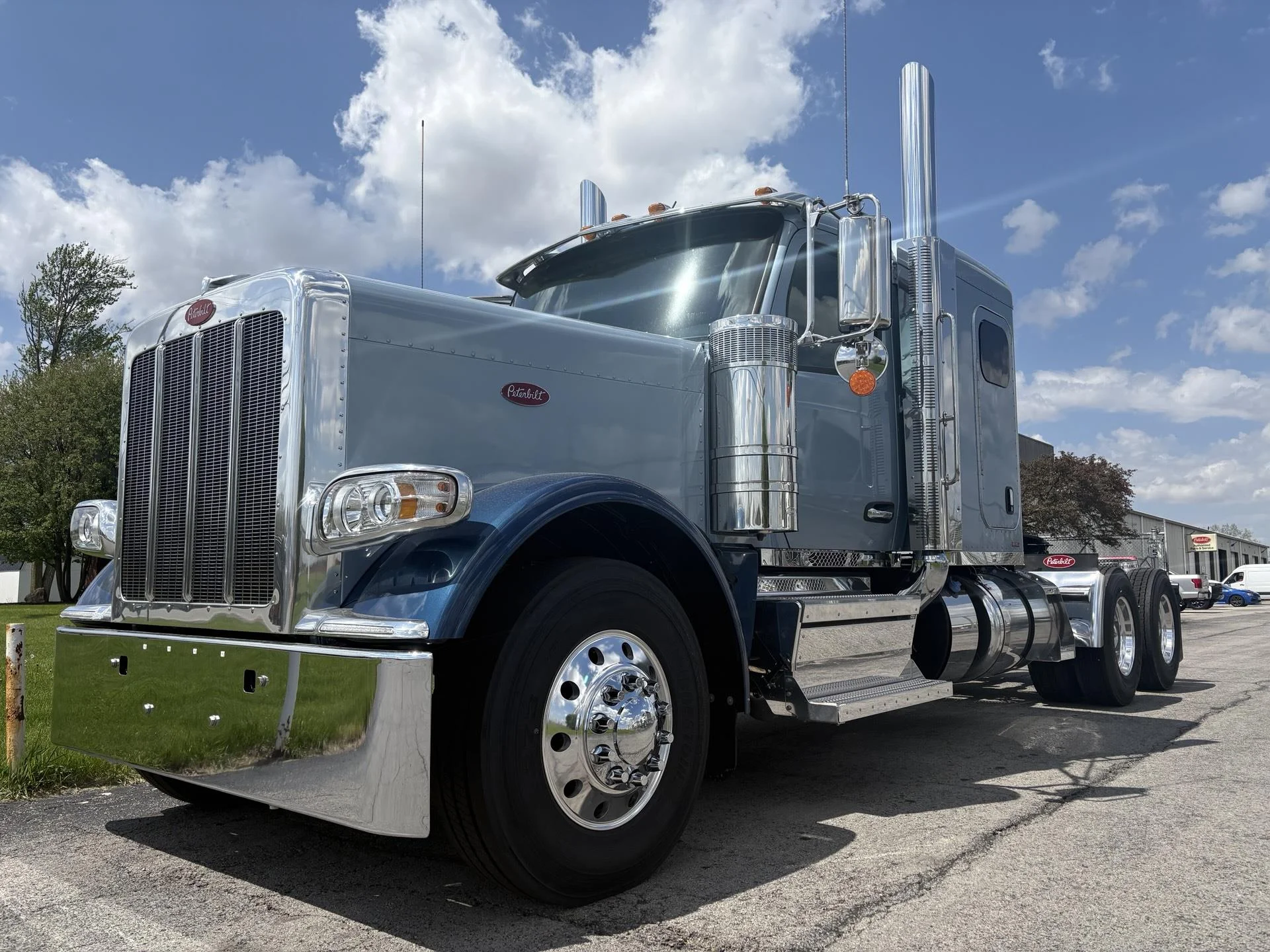 2027 Peterbilt 589 in Findlay, OH