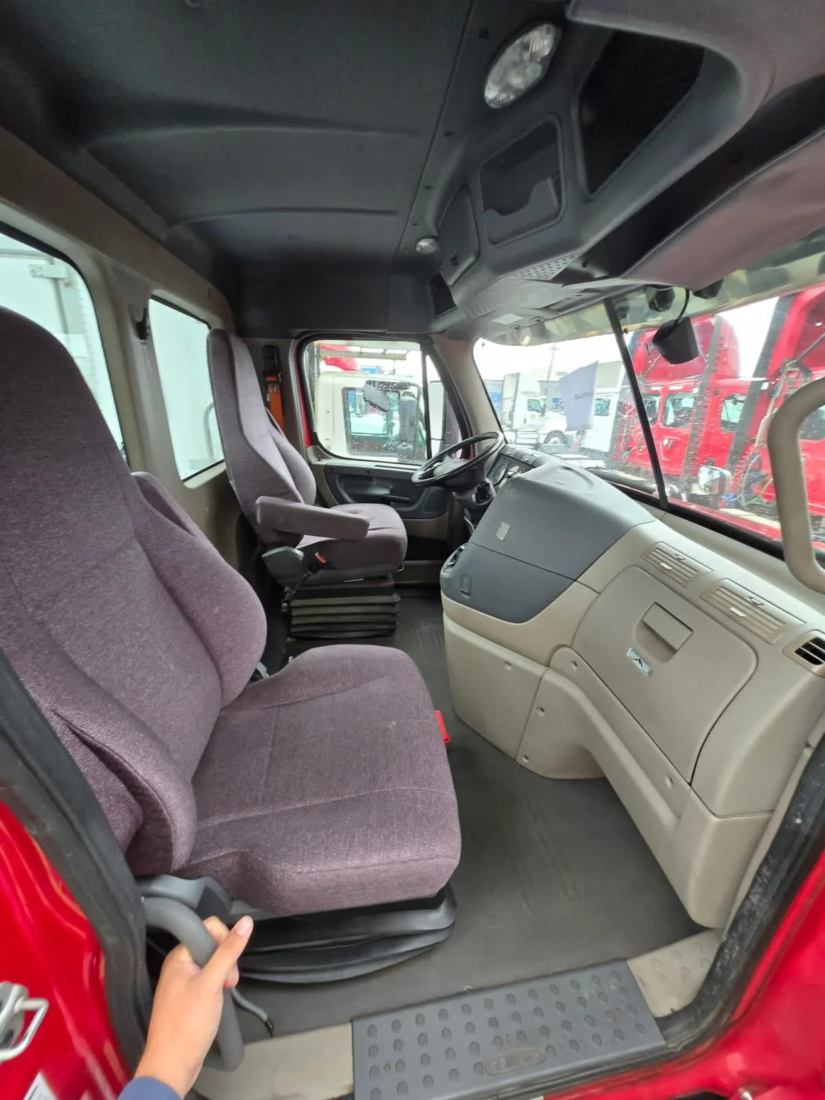 2019 Freightliner Cascadia in Newark, NJ — photo 7