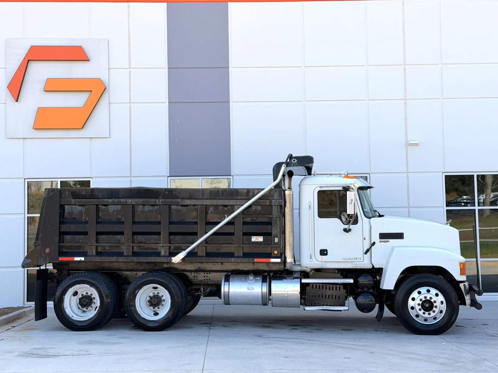 2012 Mack Pinnacle in Greer, SC — photo 4