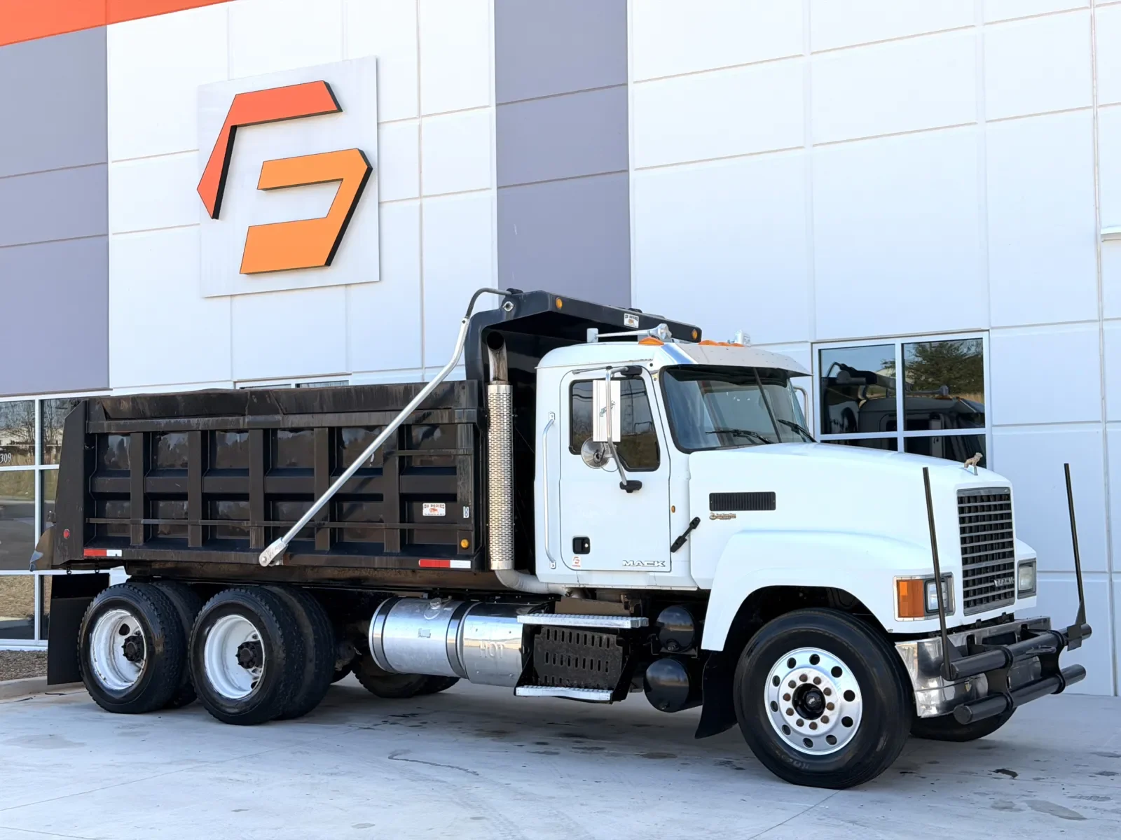 2012 Mack Pinnacle in Greer, SC — photo 2