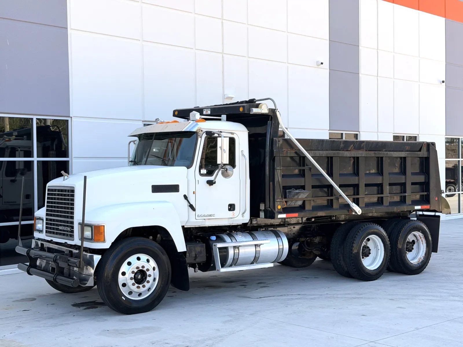 2012 Mack Pinnacle in Greer, SC — photo 3