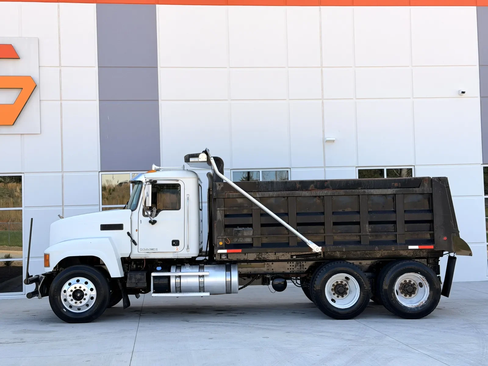 2012 Mack Pinnacle in Greer, SC — photo 5
