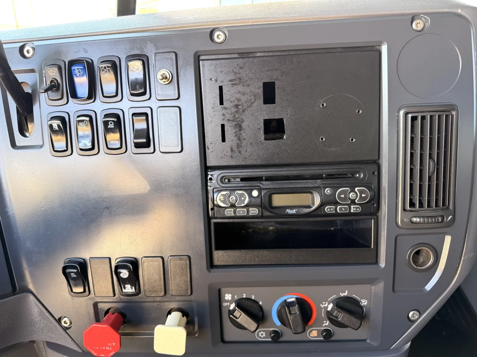 2012 Mack Pinnacle in Greer, SC — photo 19
