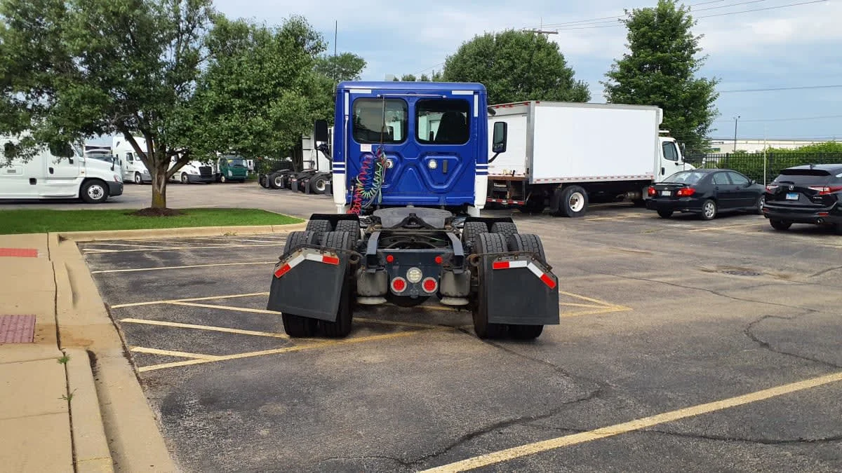 2020 Freightliner Cascadia in Bolingbrook, IL — photo 5