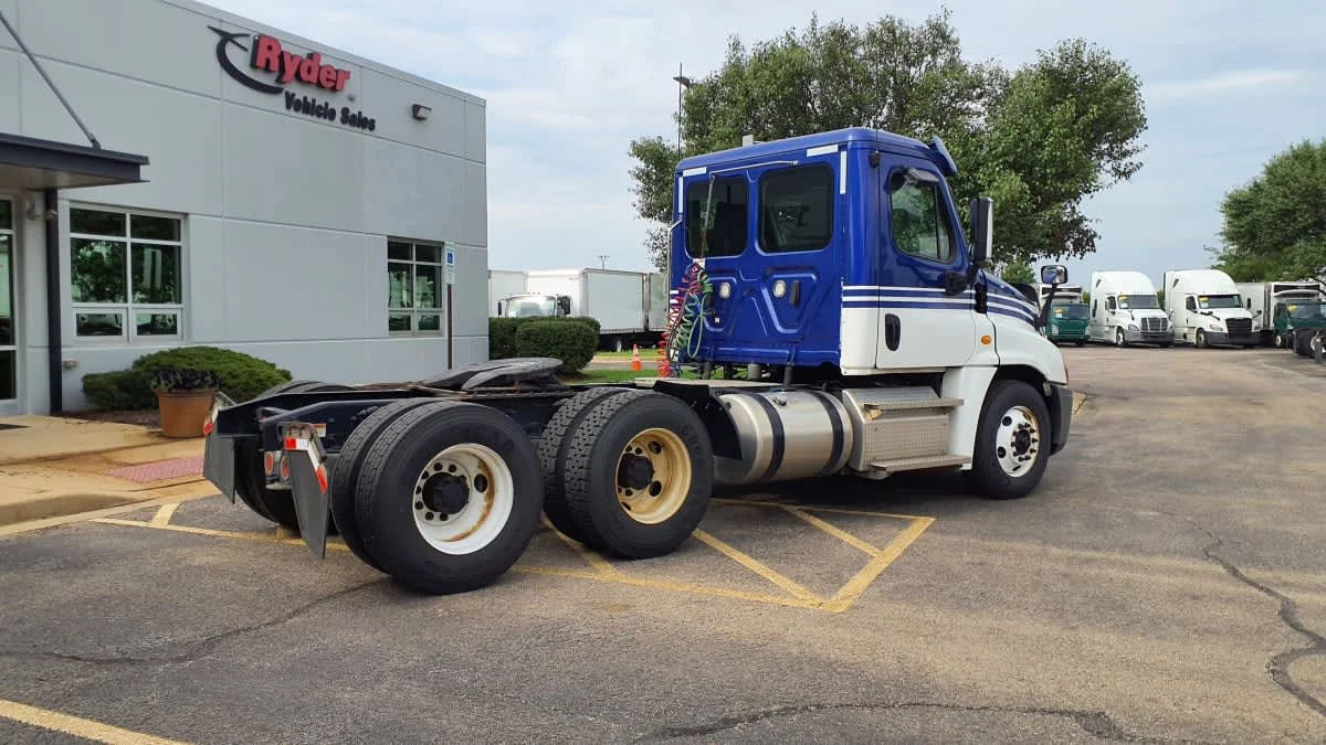 2020 Freightliner Cascadia in Bolingbrook, IL — photo 4