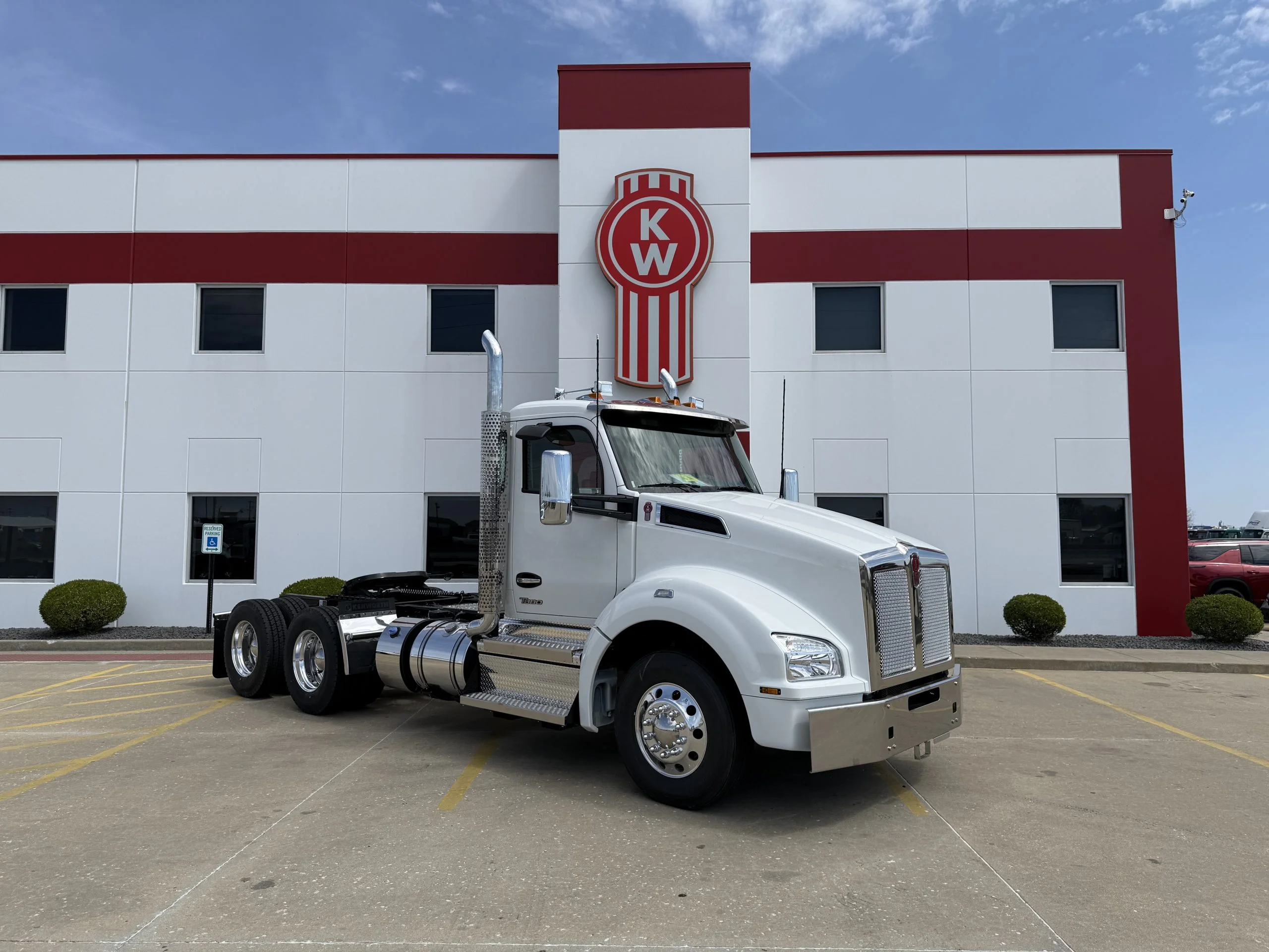2027 Kenworth T880 - image 3