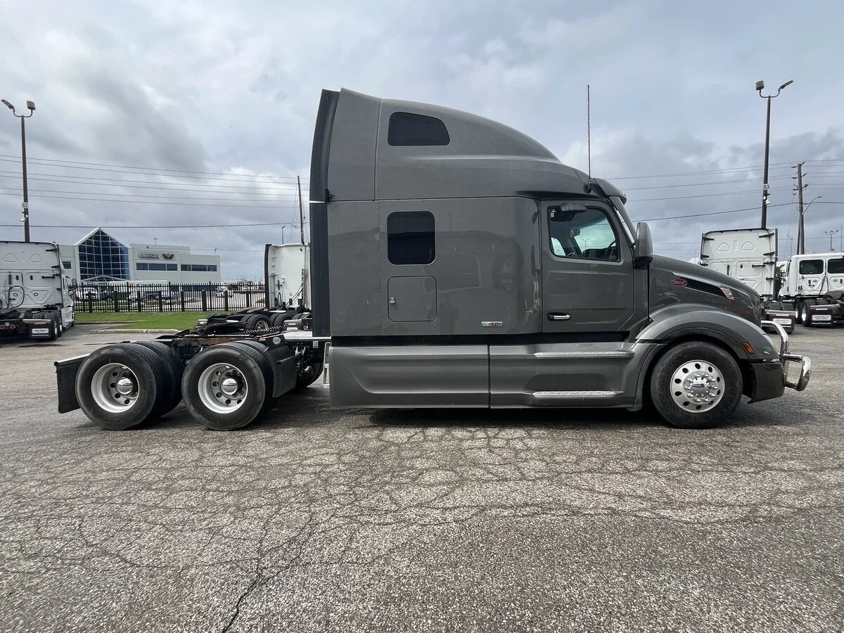 2023 Peterbilt 579 in Mississauga, ON — photo 5