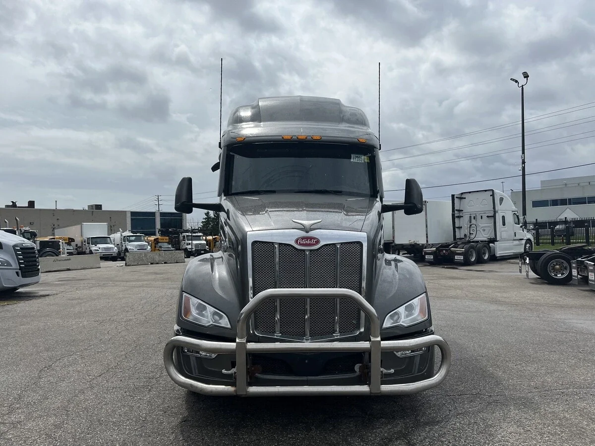 2023 Peterbilt 579 in Mississauga, ON — photo 2