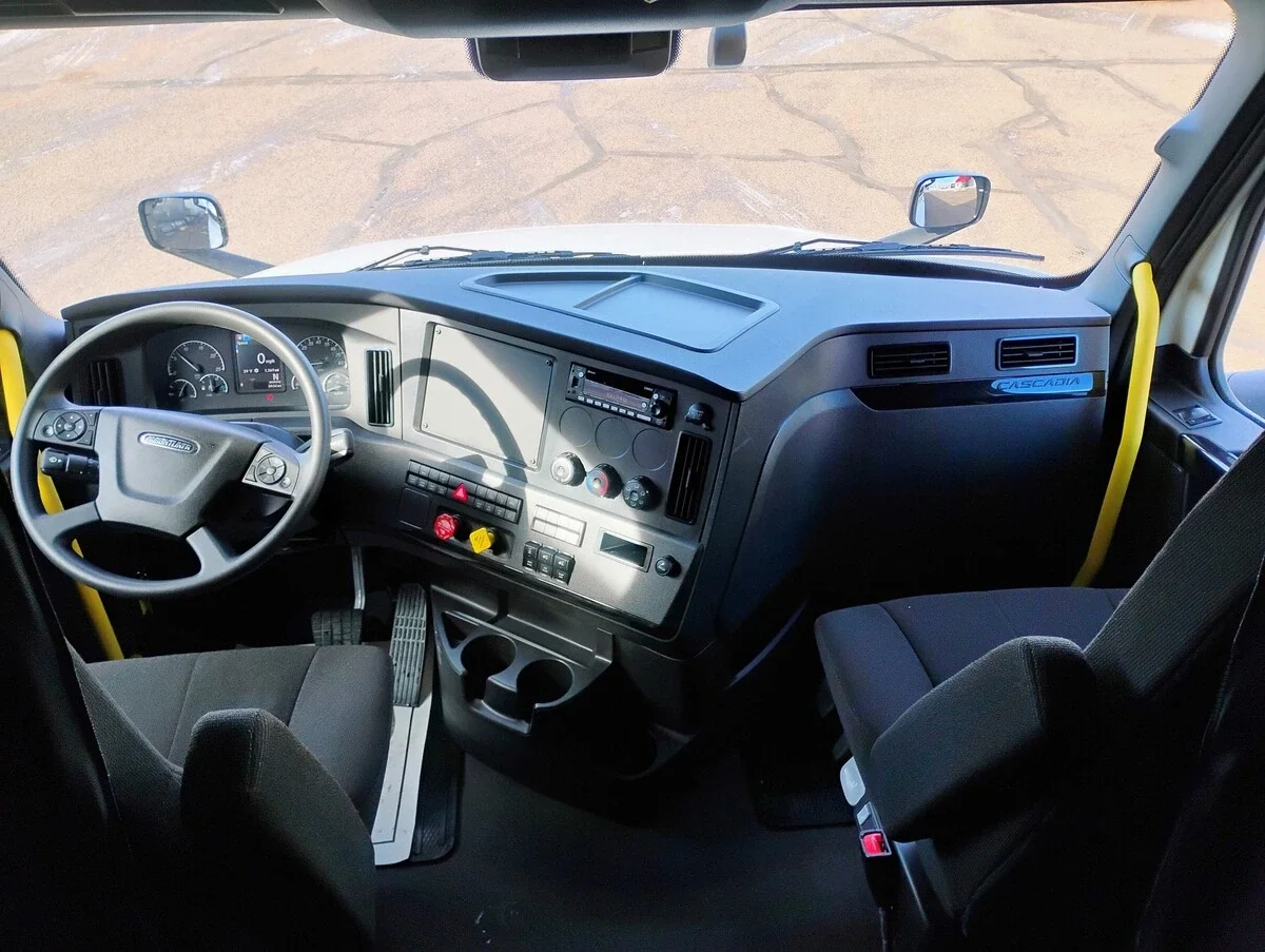 2026 Freightliner Cascadia - image 25