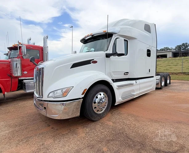 2023 Peterbilt 579