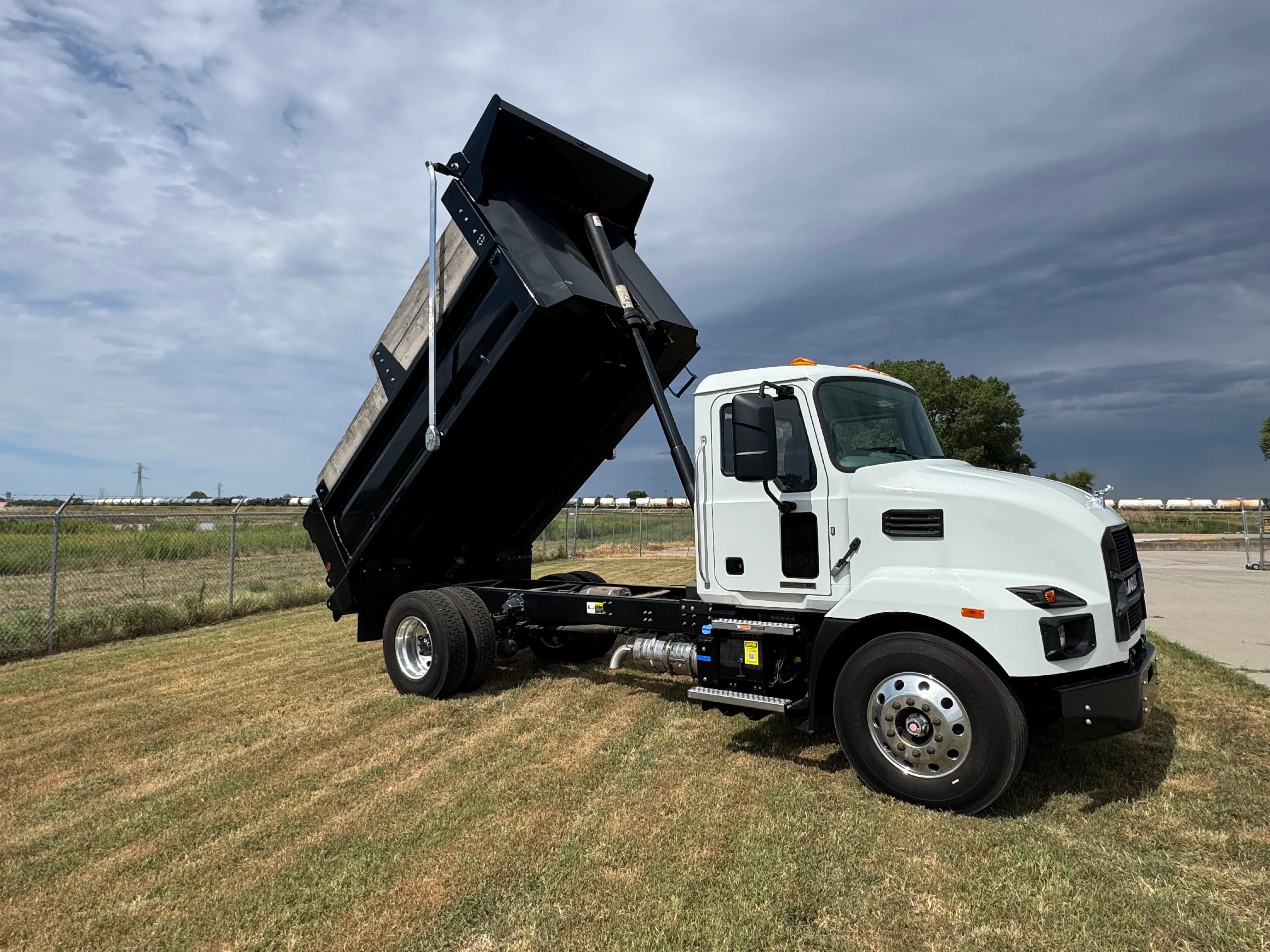 2025 Mack MD in Wichita, KS — photo 4
