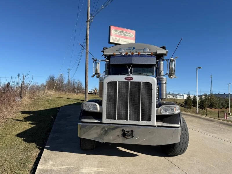 2019 Peterbilt in Cincinnati, OH — photo 3