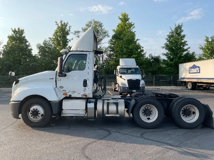 2019 International LT - image 4