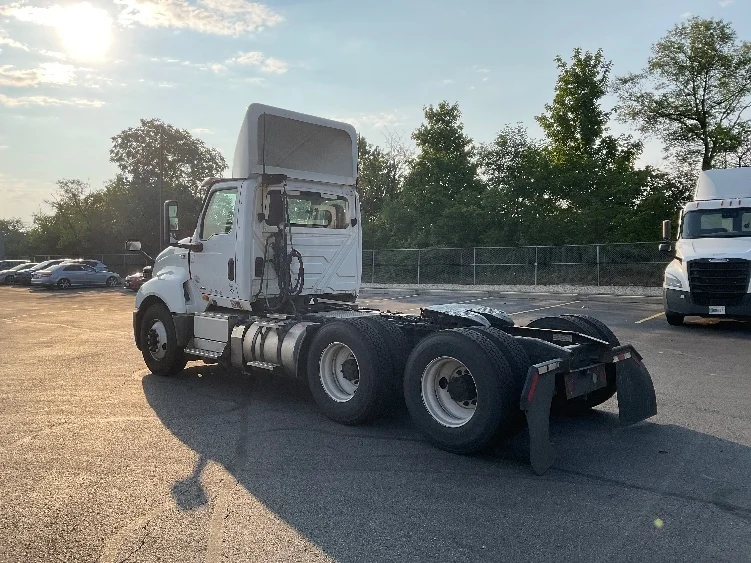 2019 International LT - image 5