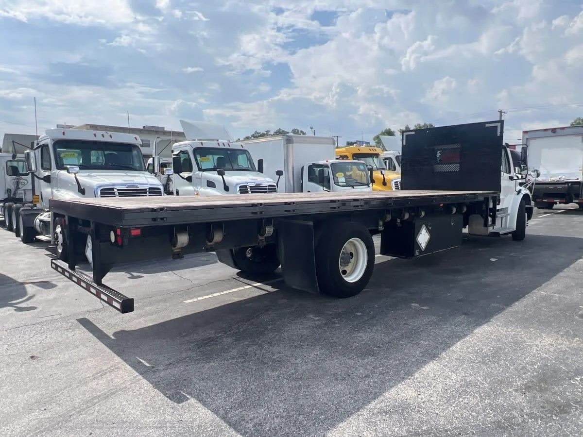 2017 Freightliner M2 106 in Tampa, FL — photo 4