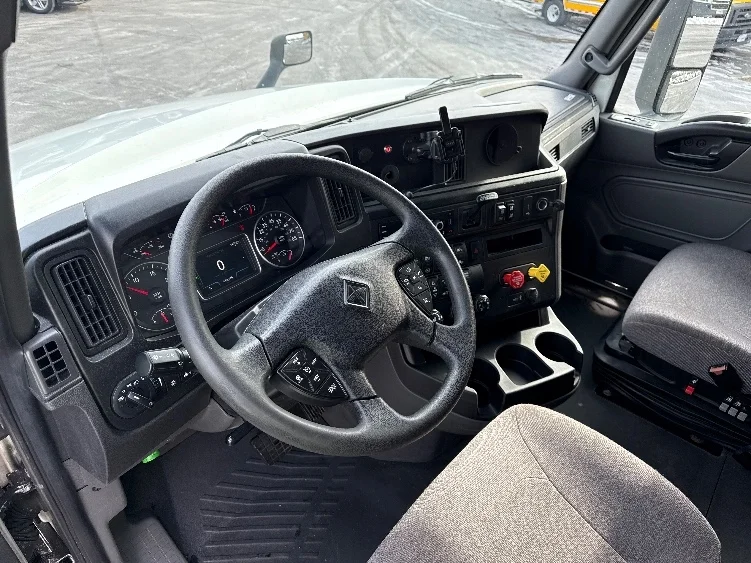 2023 International LT - image 10