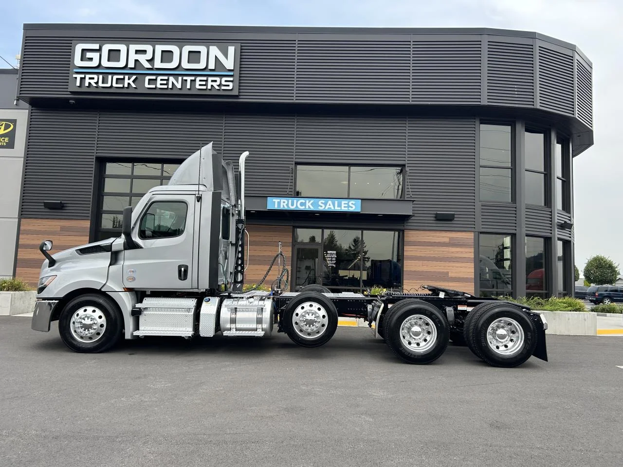2027 Freightliner in Pacific, WA — photo 2