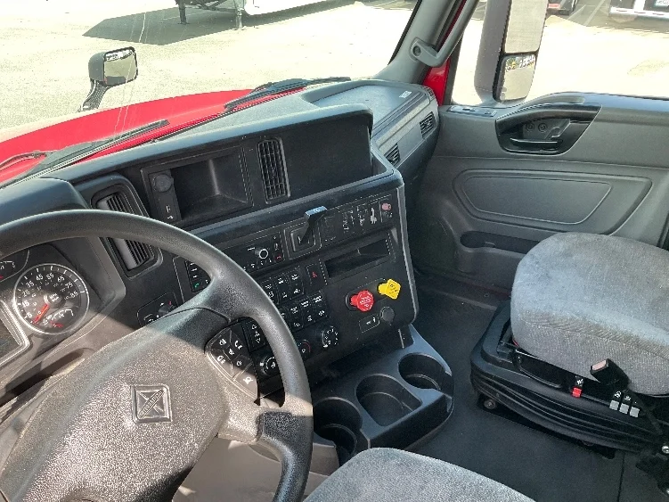 2022 International LT - image 10