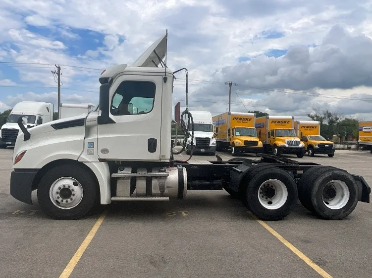 2019 Freightliner Cascadia in La Porte, IN — photo 4