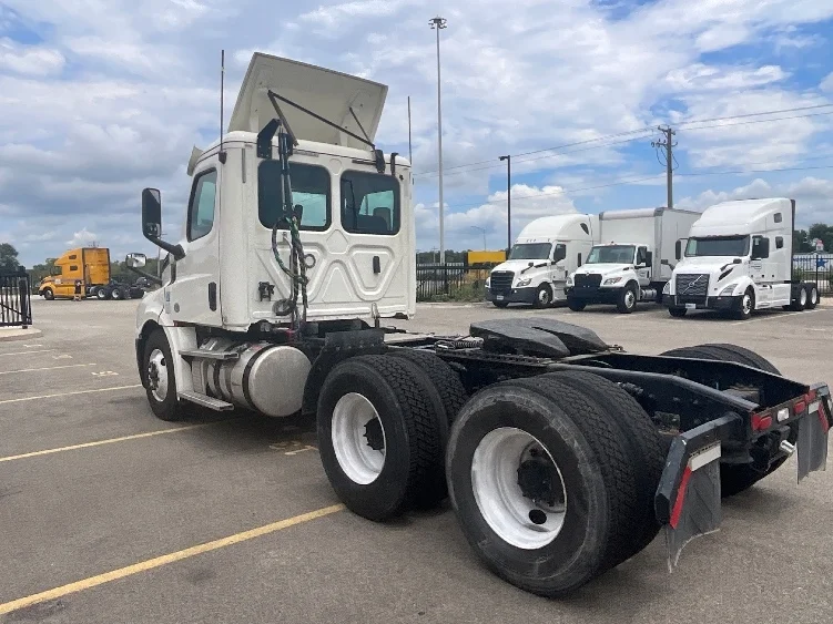2019 Freightliner Cascadia in La Porte, IN — photo 5