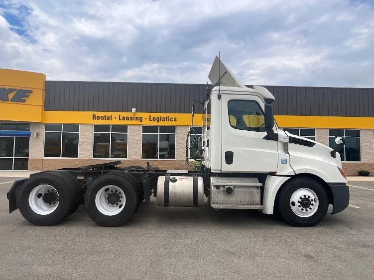 2019 Freightliner Cascadia in La Porte, IN — photo 8