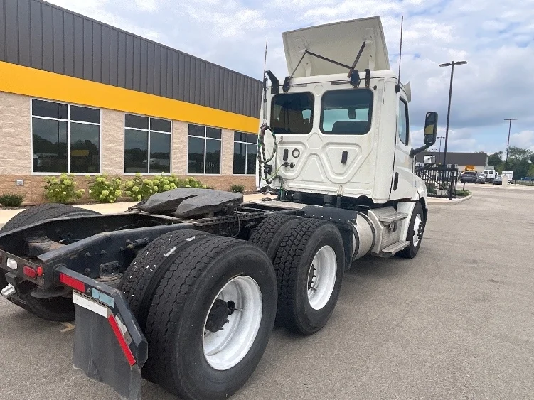2019 Freightliner Cascadia in La Porte, IN — photo 7