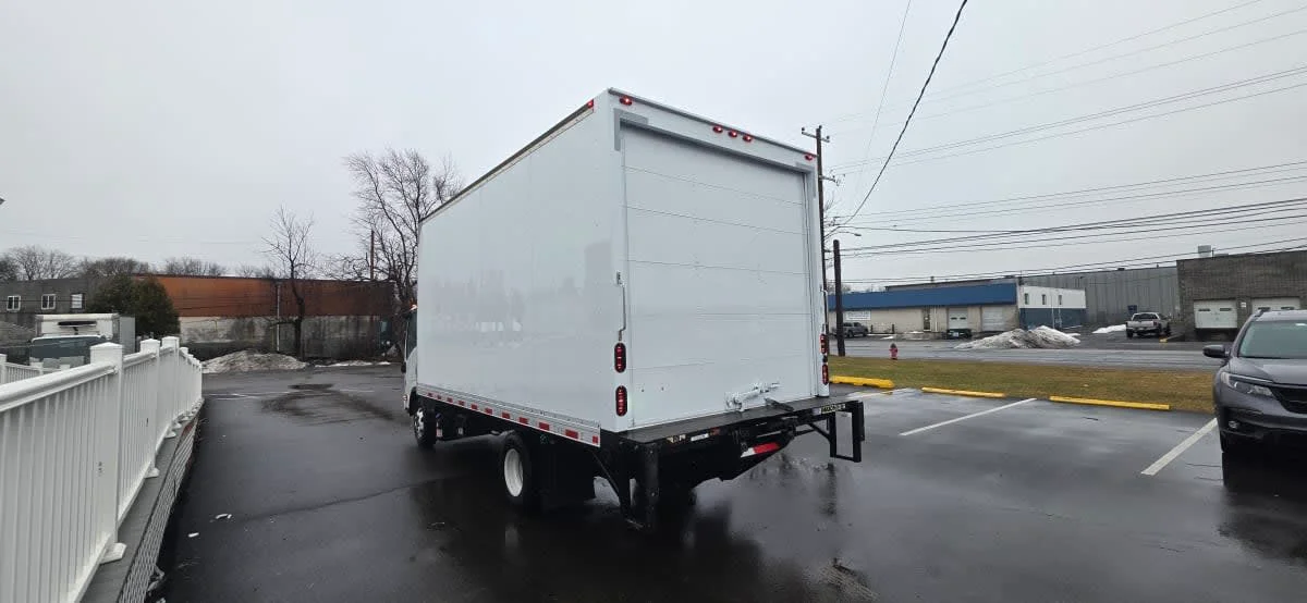 2018 Isuzu NPR - image 6