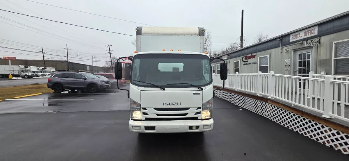 2018 Isuzu NPR - image 2