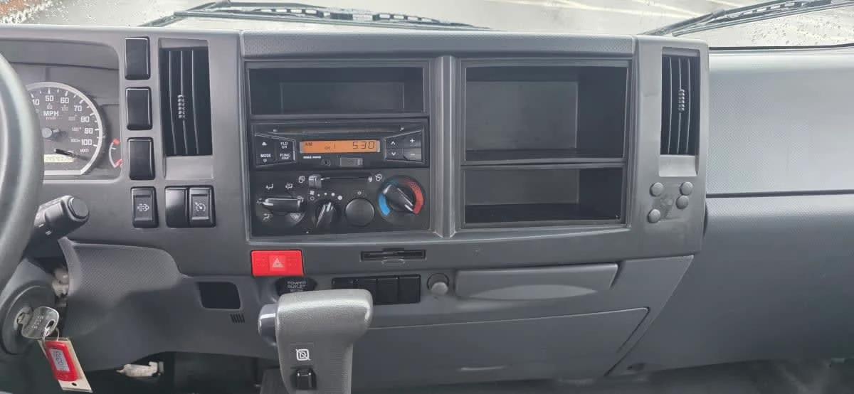 2018 Isuzu NPR - image 11