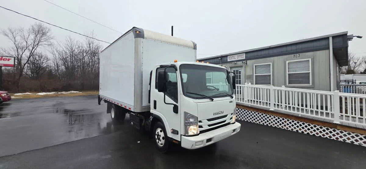2018 Isuzu NPR - image 3