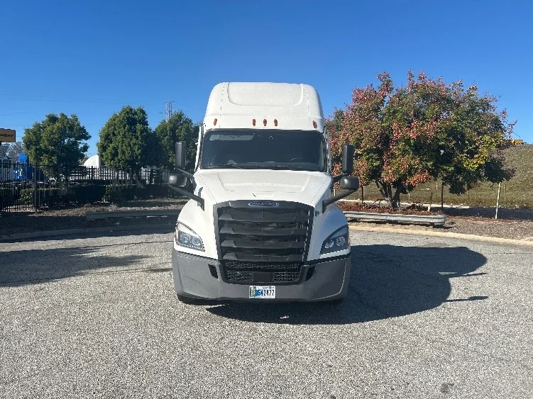 2022 Freightliner Cascadia - image 2