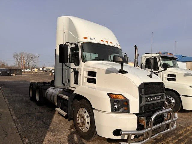 2020 Mack Anthem - image 3