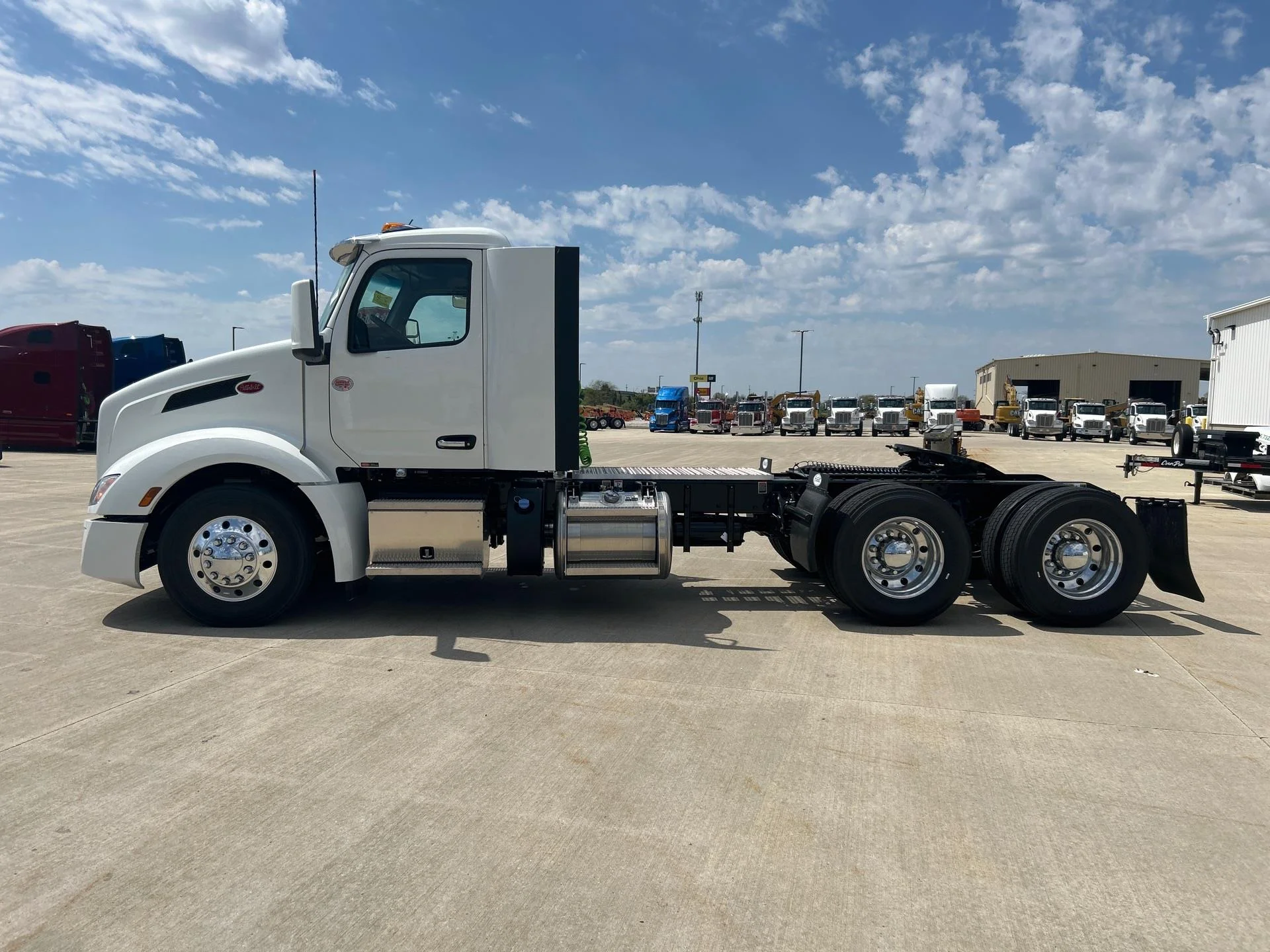 2027 Peterbilt 579 in Perrysburg, OH — photo 2
