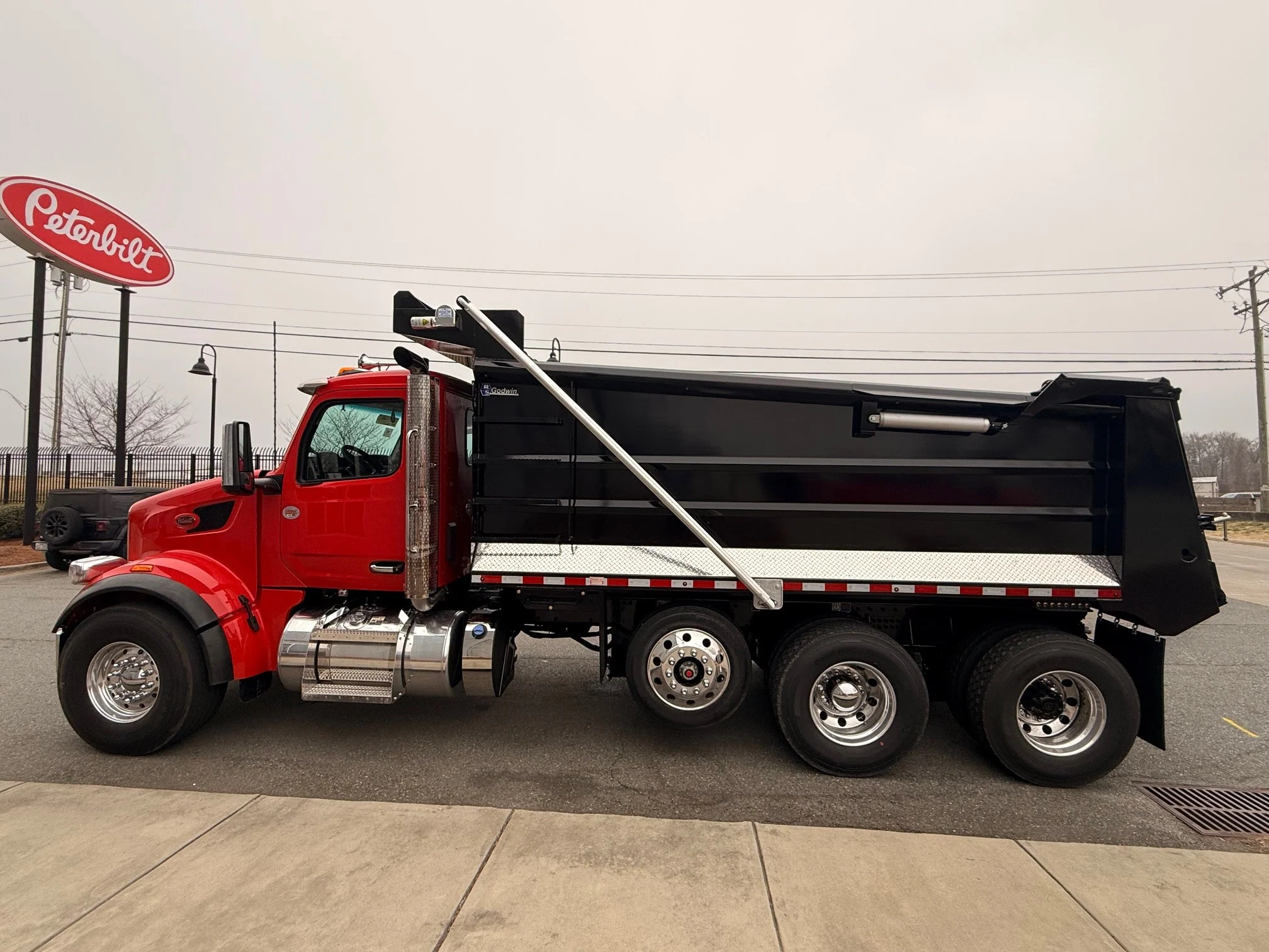 2026 Peterbilt 567 in Louisville, KY — photo 2