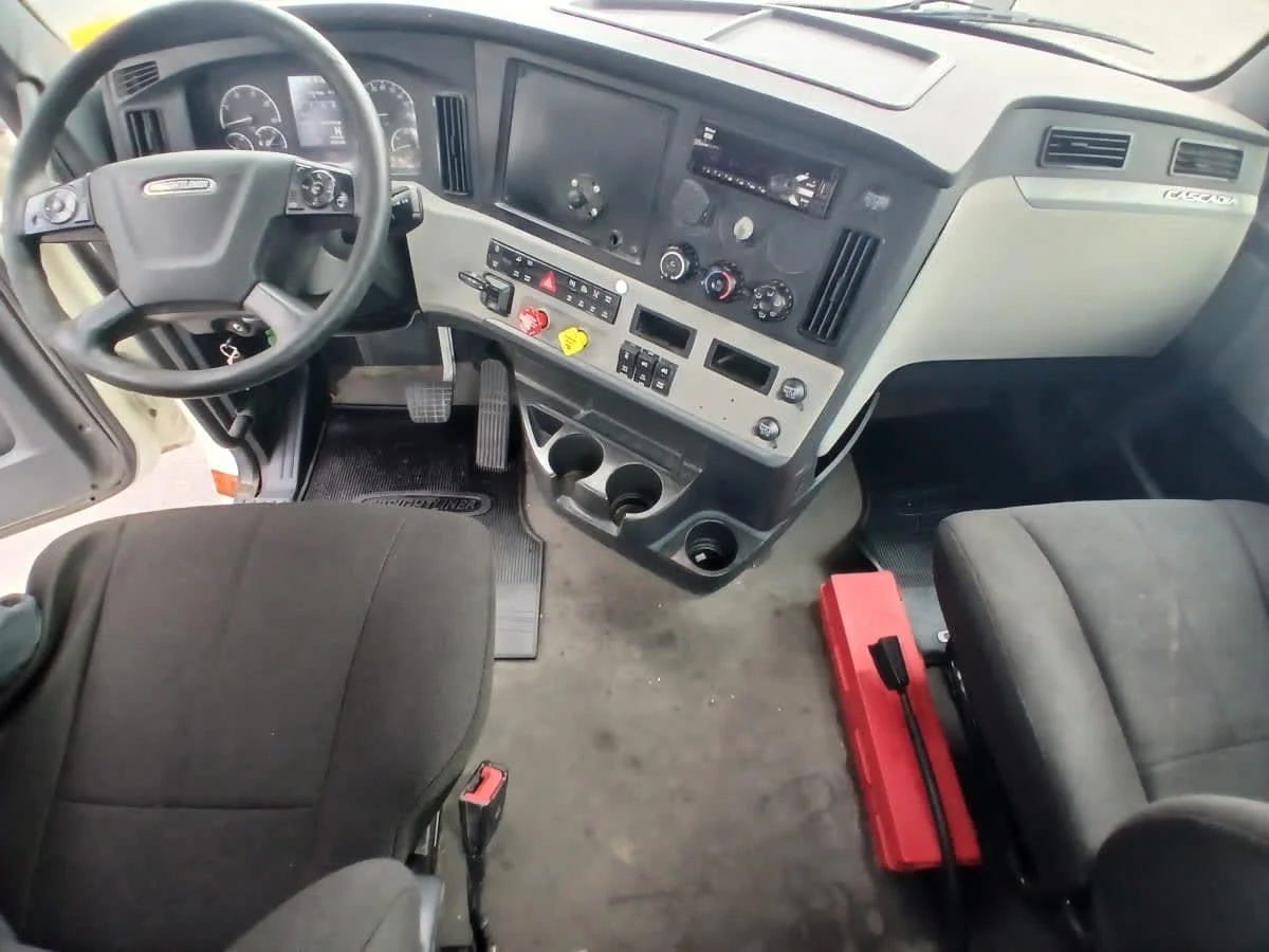 2019 Freightliner Cascadia in Jacksonville, FL — photo 7