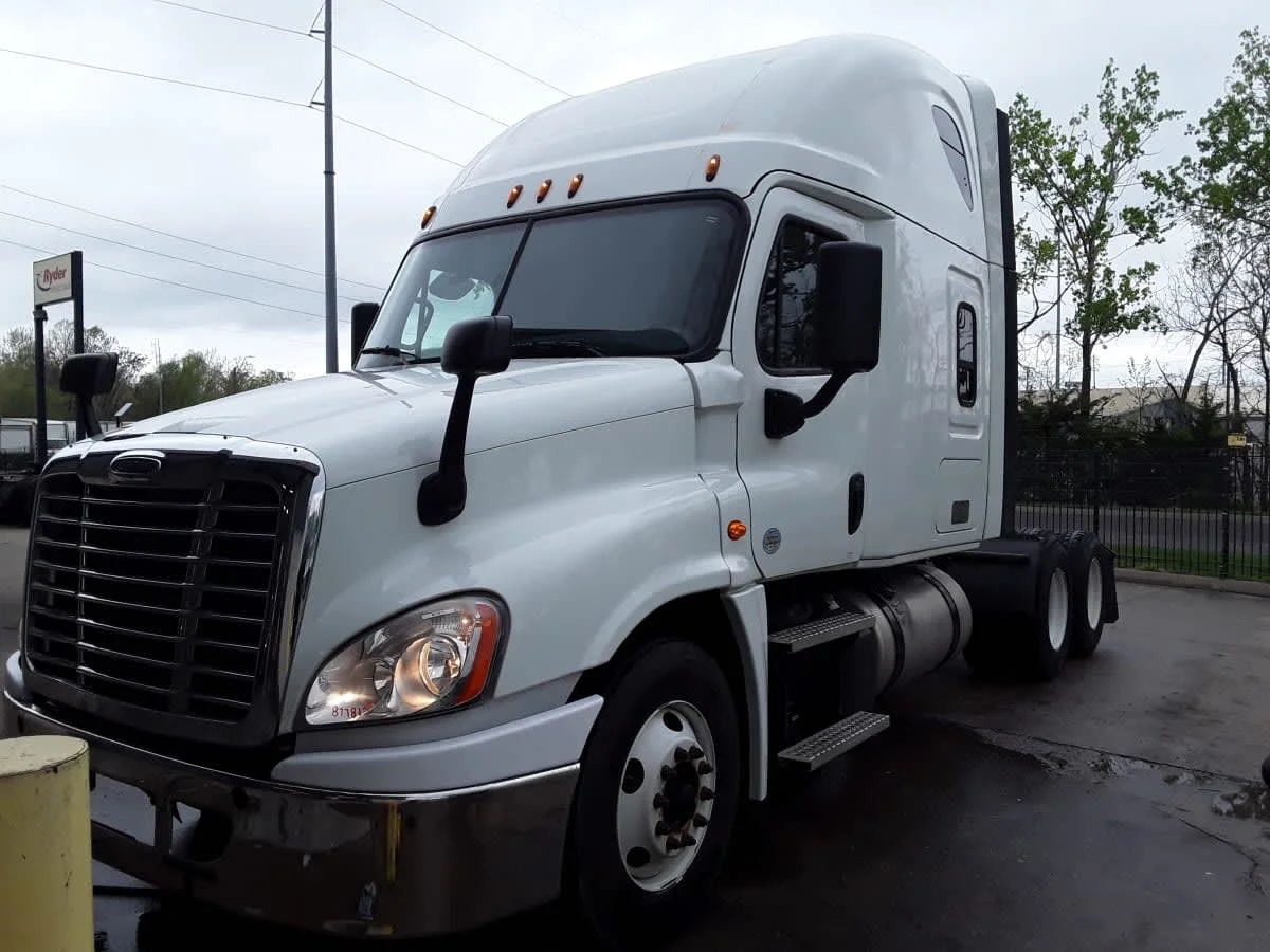 2020 Freightliner Cascadia in Kansas City, MO