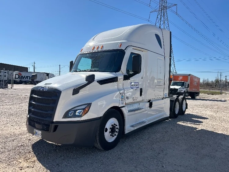 2023 Freightliner Cascadia - image 3