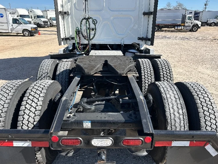 2023 Freightliner Cascadia - image 6