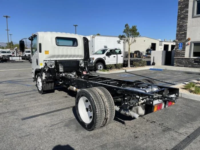 2025 Isuzu NPR - image 20