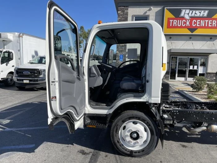 2025 Isuzu NPR - image 11