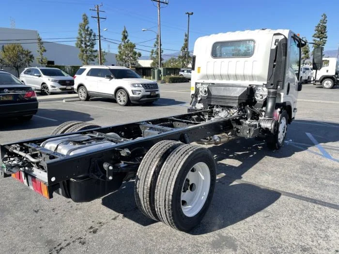 2025 Isuzu NPR - image 18