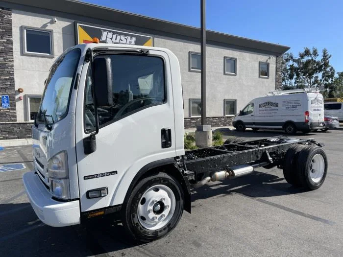 2025 Isuzu NPR - image 22